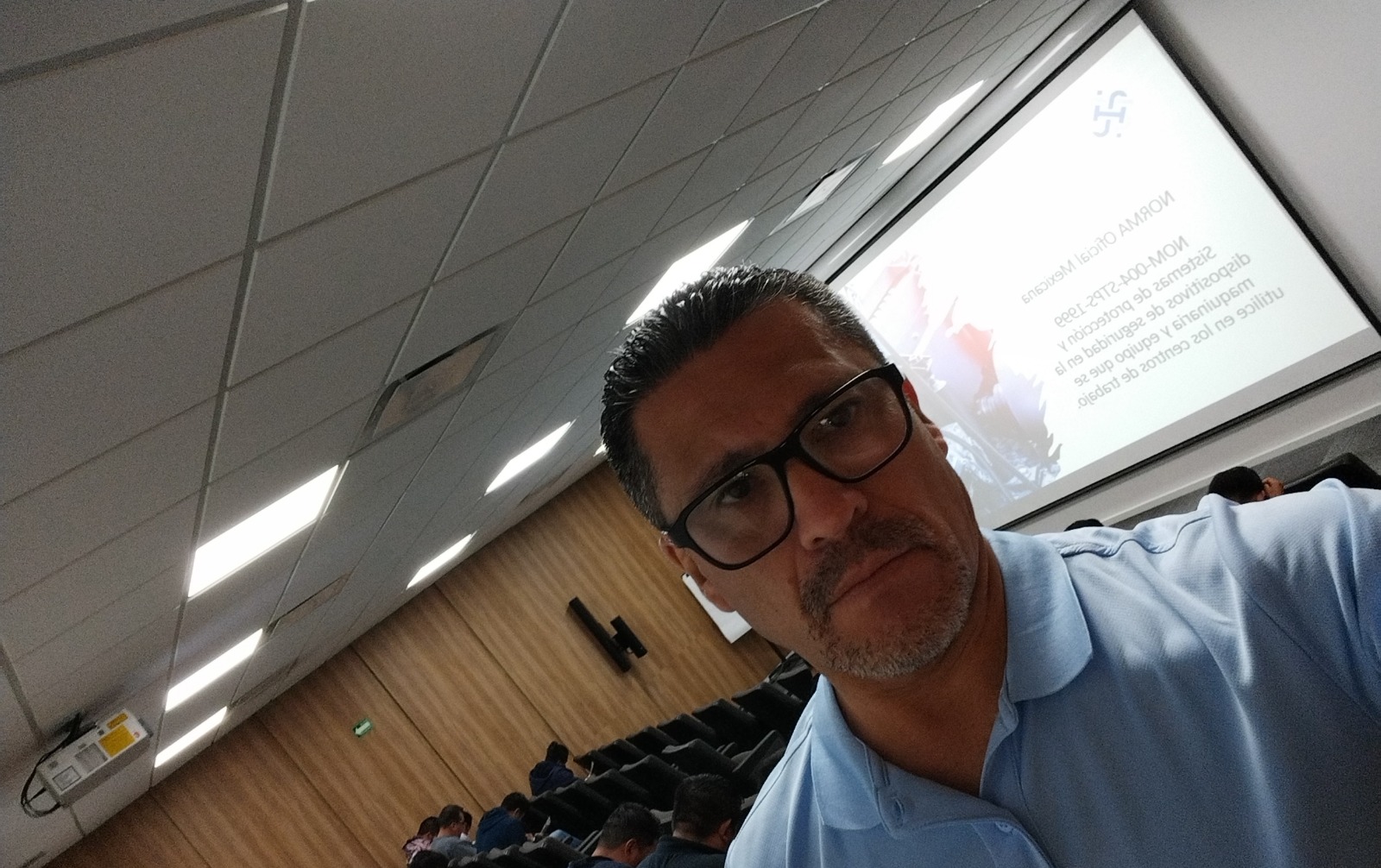 Equipo de PROEHS en capacitación empresarial